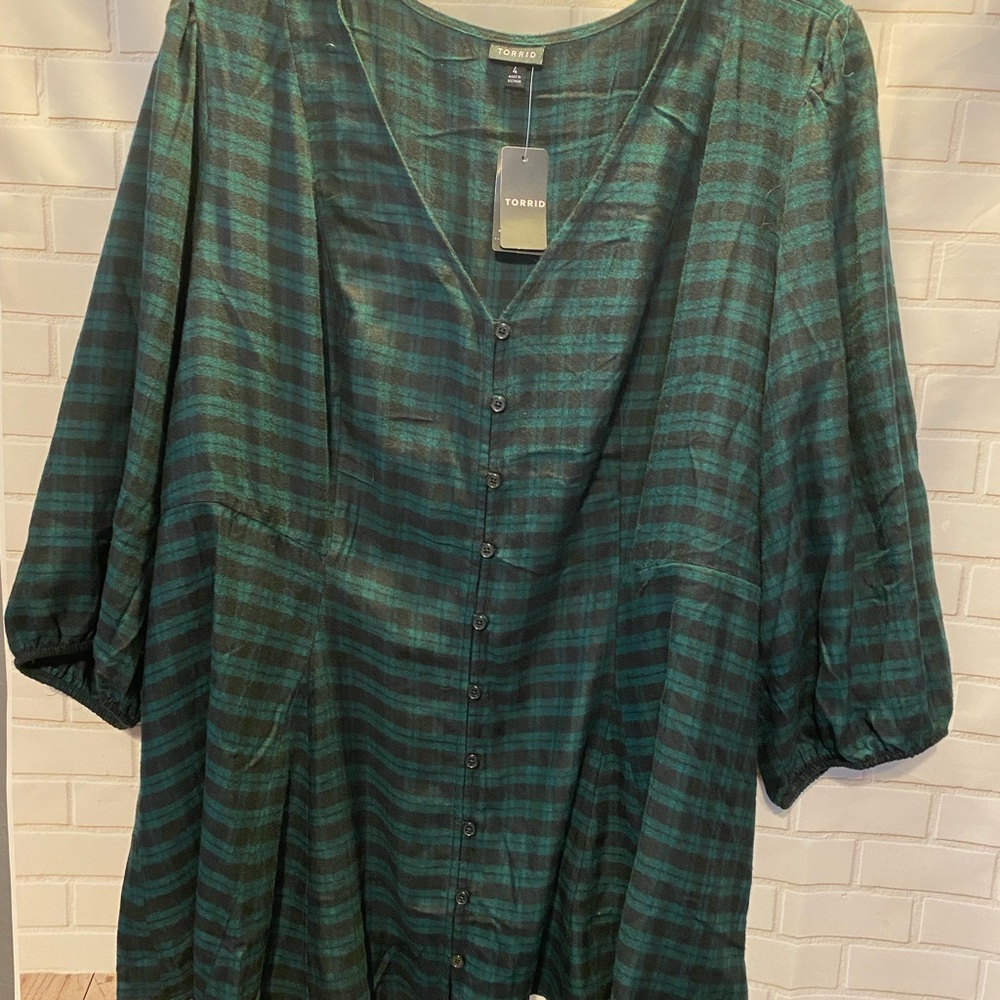 Torrid 4X Green and Black Plaid Fit and Flare flannel tunic - Picture 2 of 4